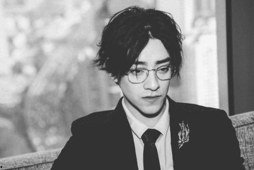 演员郑云龙照片,光影交错，演绎人生百态